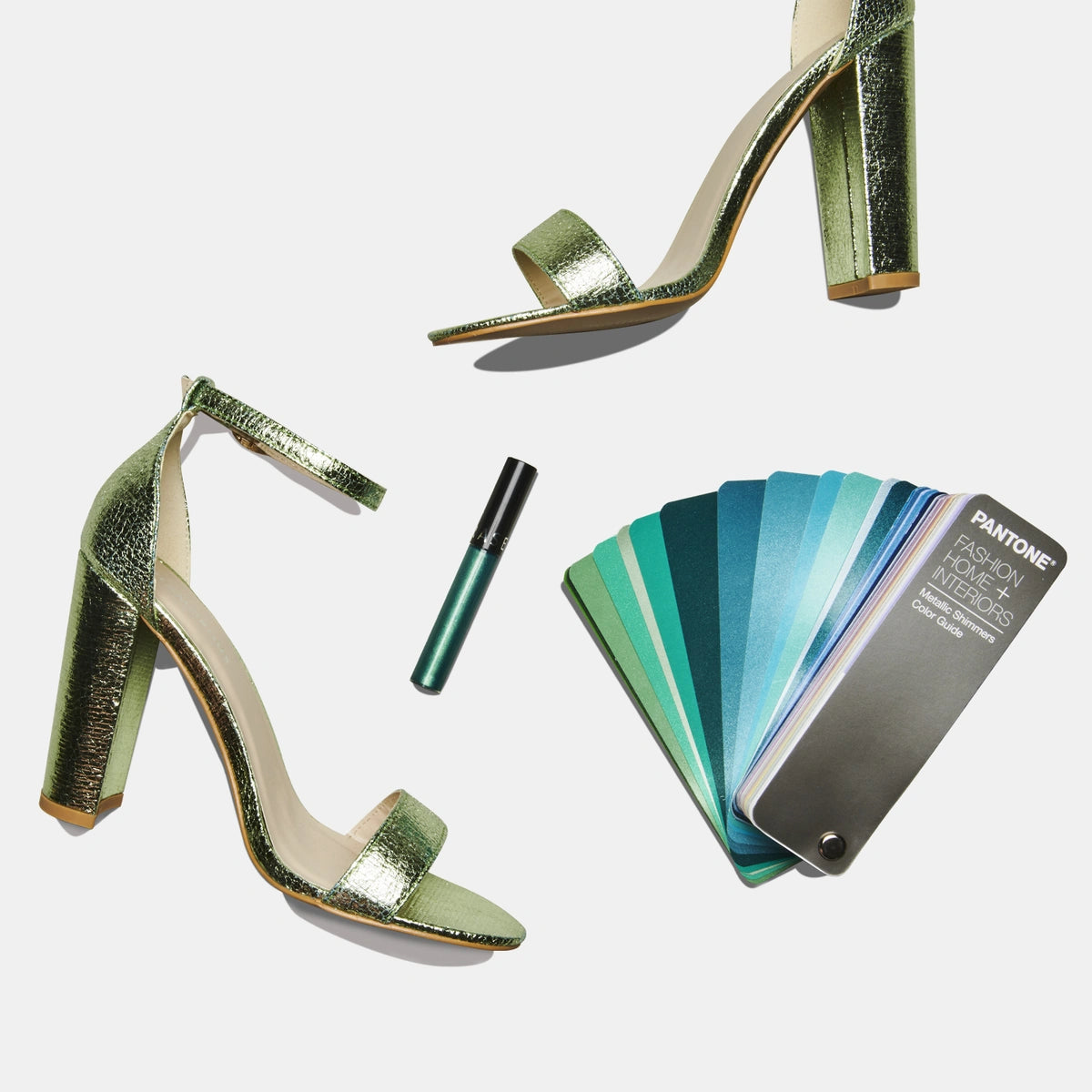 PANTONE FASHION, HOME + INTERIORS (FHI) METALLIC SHIMMERS COLOR GUIDE