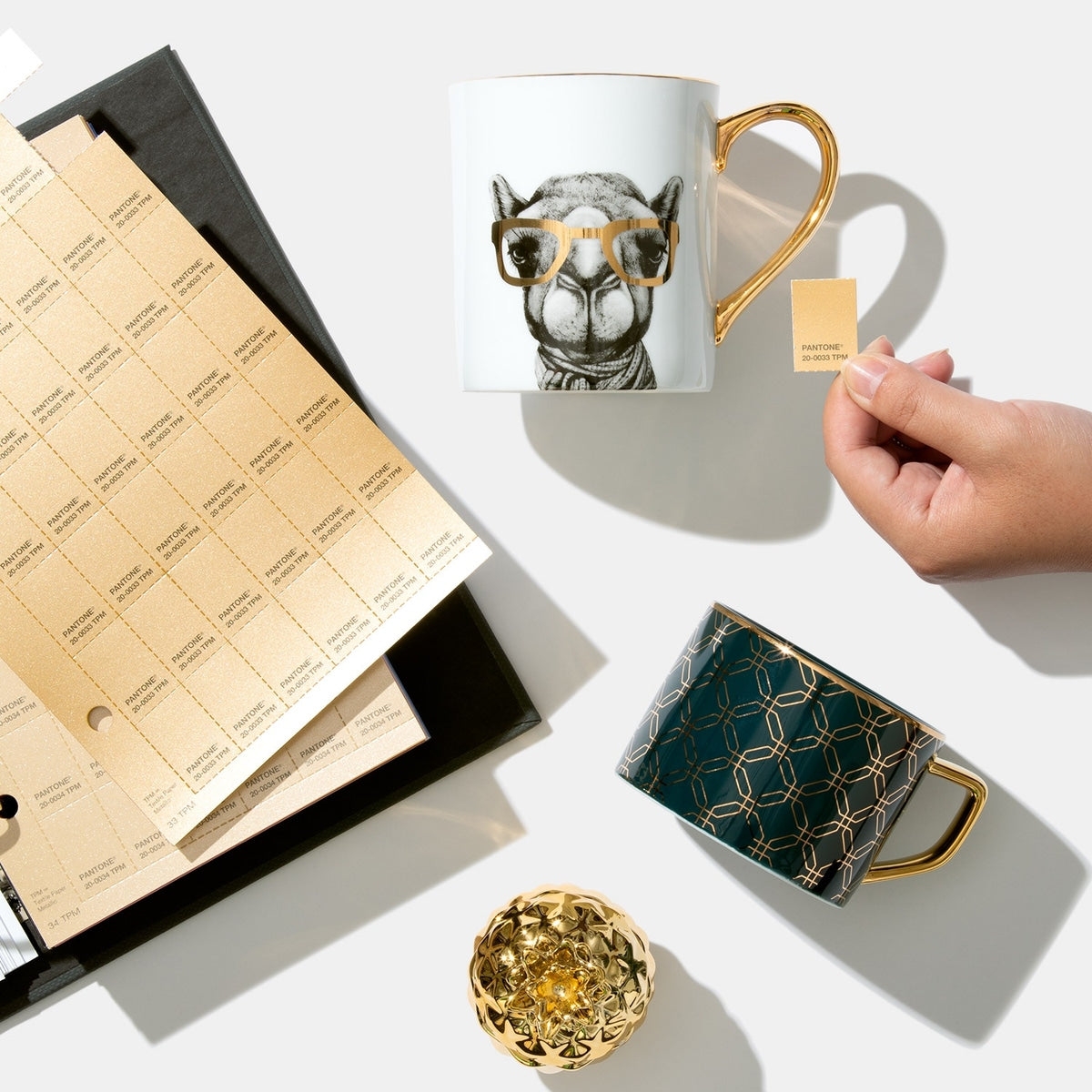 PANTONE FASHION, HOME + INTERIORS (FHI) METALLIC SHIMMERS COLOR SPECIFIER
